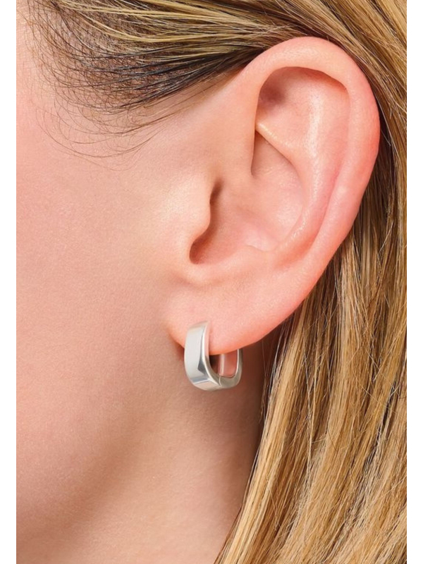 Kleine silberne Creolen in eckiger Form