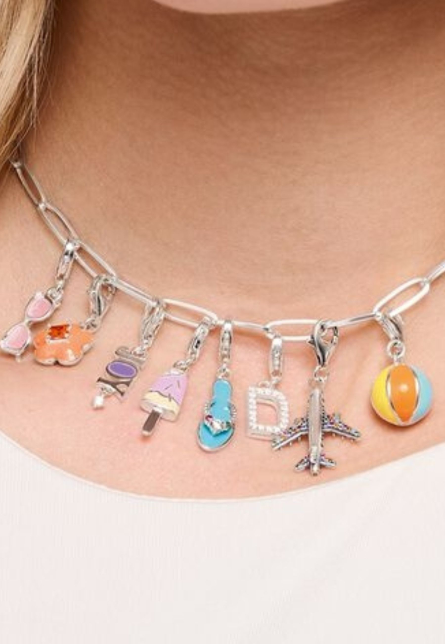 Colgante Charm de Plata: Chancla Turquesa con Piedras de Colores