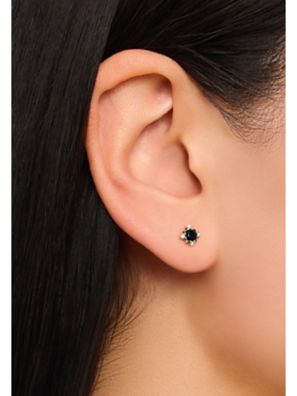 Pequeños pendientes de plata de estilo vintage con circonita negra