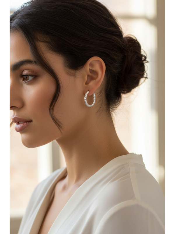 Huggie-Creolen aus Edelstahl mit Schlangenhaut-Muster